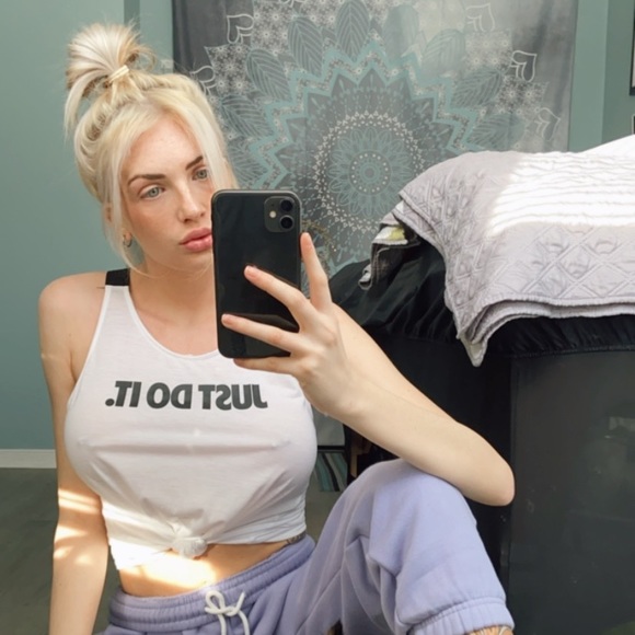 Meet your Posher, Stefanie - Picture 1 of 1